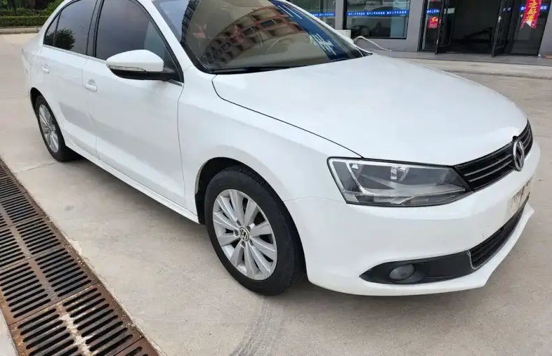 Volkswagen Sagitar 2015 из Китая