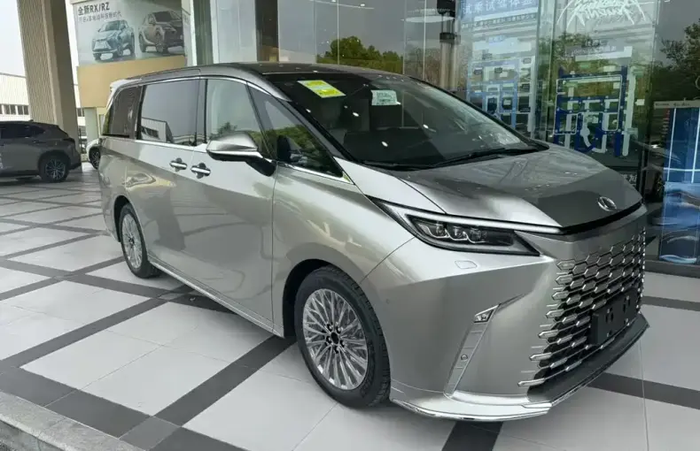 Lexus LM из Китая