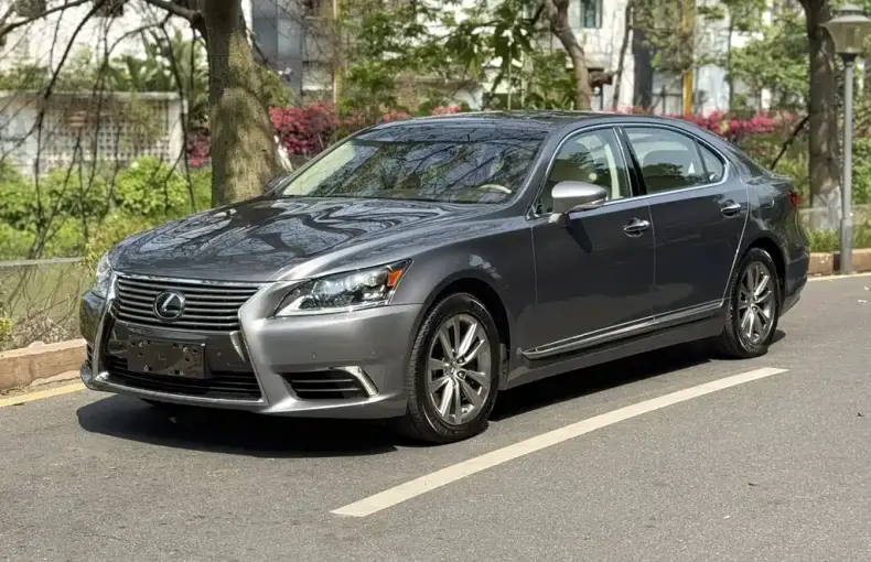 Lexus LS 2016 из Китая