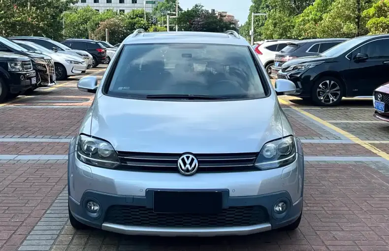 Volkswagen Golf (Import) 2012 из Китая