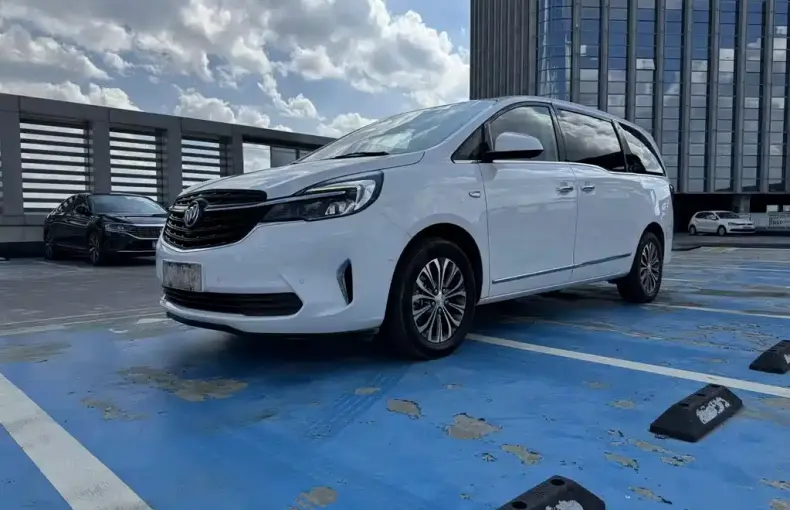 Buick GL8 2023 из Китая