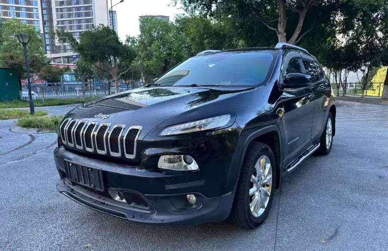Jeep Cherokee (Import) 2014 из Китая