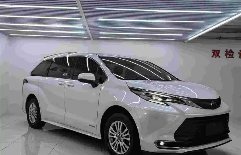 Toyota Sienna 2022 из Китая