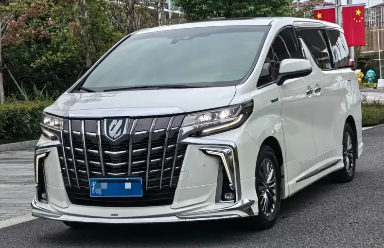 Toyota Alphard 2023 из Китая