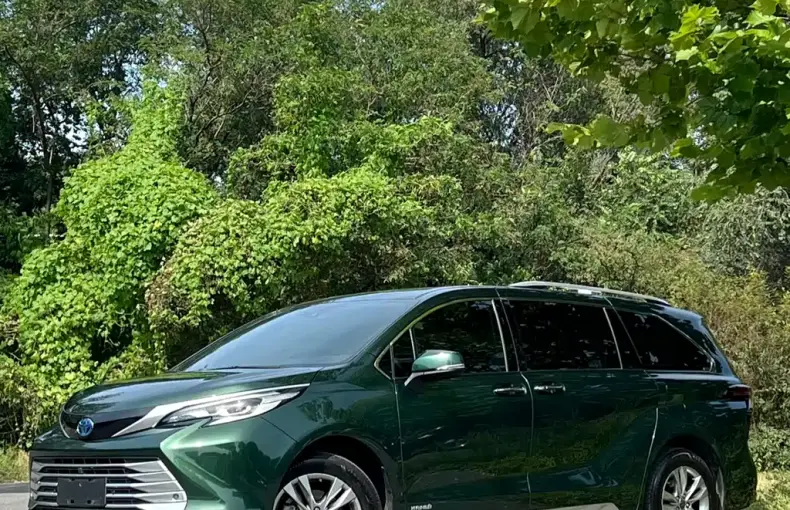 Toyota Sienna 2022 из Китая