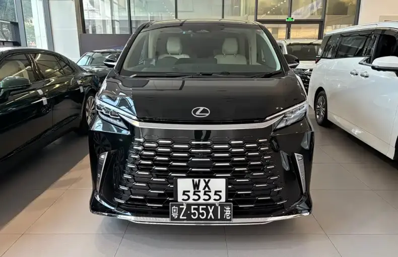 Lexus LM 2025 из Китая