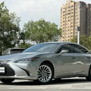 Lexus ES 2019 178 л.с. из Китая