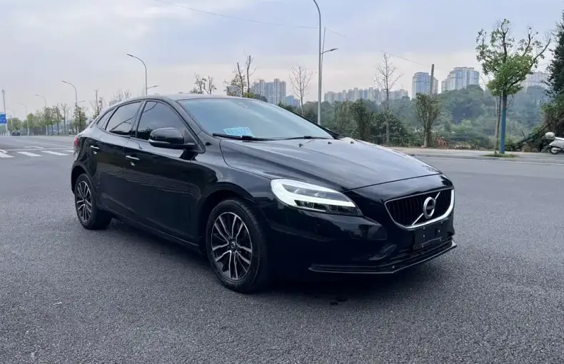 Volvo V40 2018 из Китая