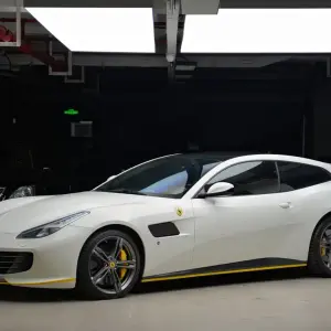 Ferrari GTC4Lusso 2017 из Китая