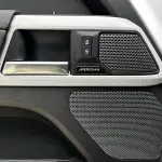 Land Rover Defender 2024 301 л.с. из Китая