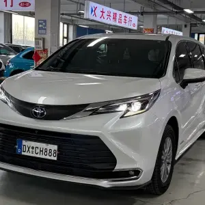 Toyota Sienna 2023 из Китая