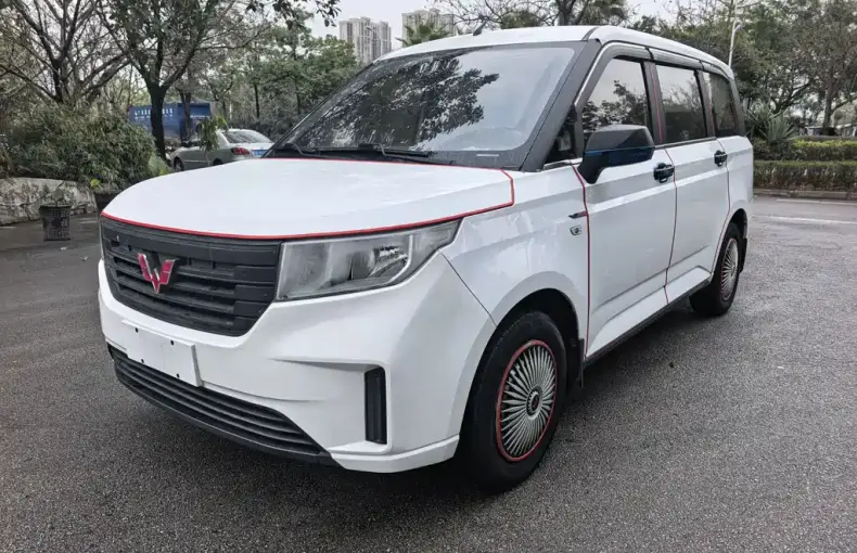 Wuling Hongguang PLUS 2022 из Китая