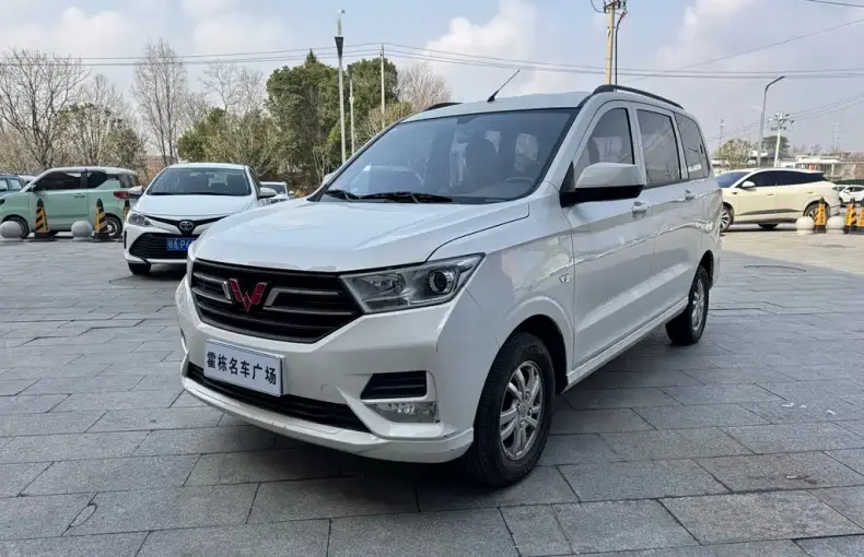 Wuling Hongguang 2024 из Китая