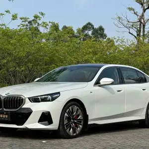 BMW 5 Series 2024 из Китая