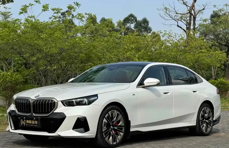 BMW 5 Series 2024 из Китая