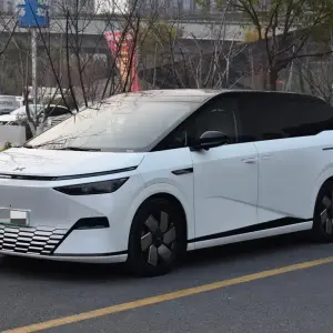 XPeng X9 2024 из Китая