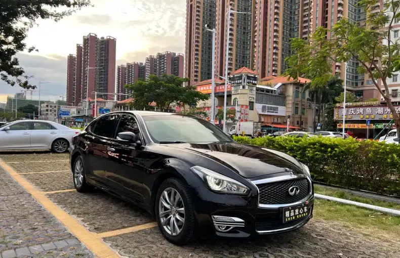 Infiniti Q70 2018 из Китая