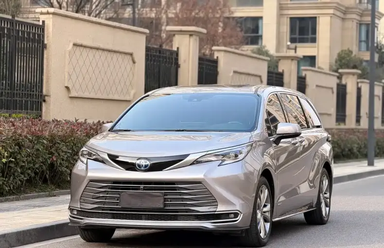 Toyota Sienna 2023 из Китая