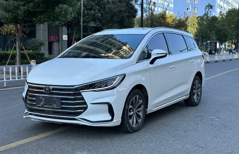 BYD MAX 2021 из Китая
