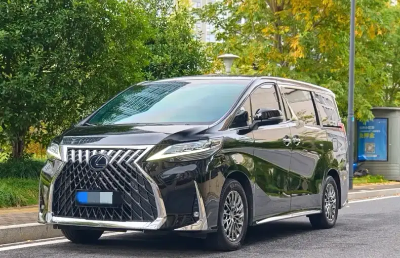 Lexus LM 2022 из Китая