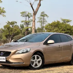 Volvo V40 2016 152 л.с. из Китая