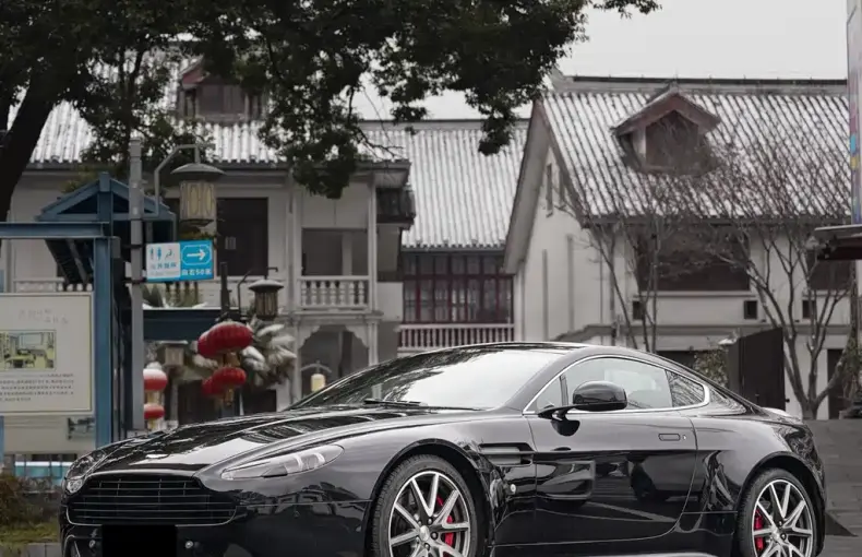 Aston Martin V8 Vantage 2014 из Китая