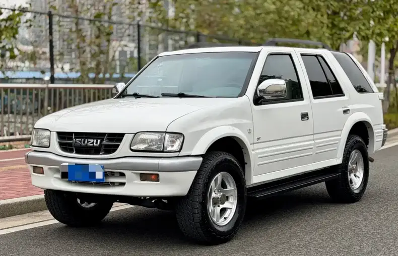 Isuzu 竞技者 2014 из Китая
