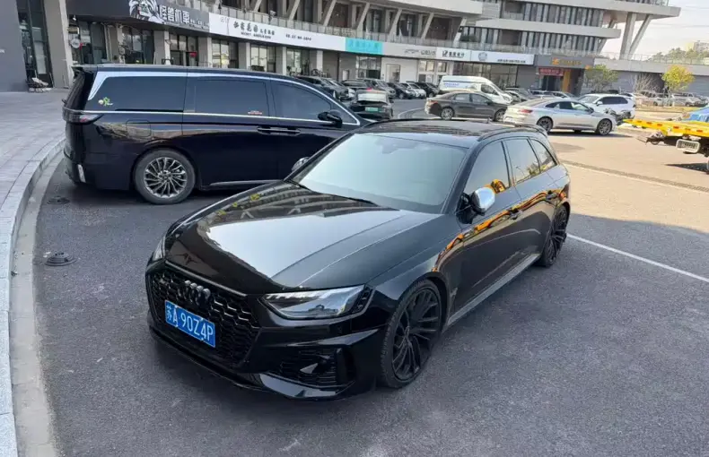 Audi RS 4 2023 из Китая