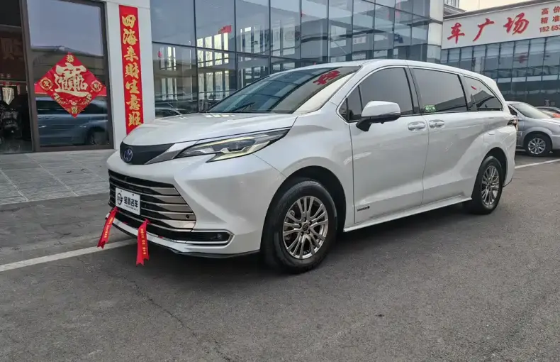 Toyota Sienna 2023 из Китая