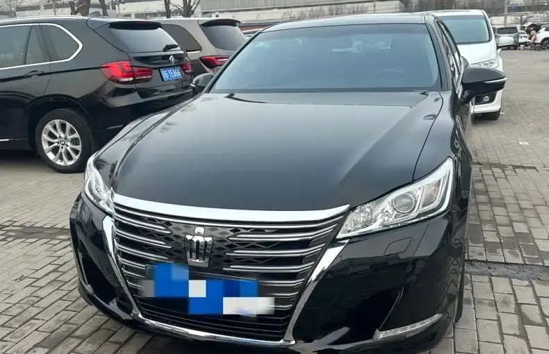 Toyota Crown 2017 из Китая