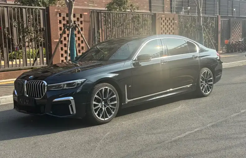 BMW 7 Series 2022 из Китая
