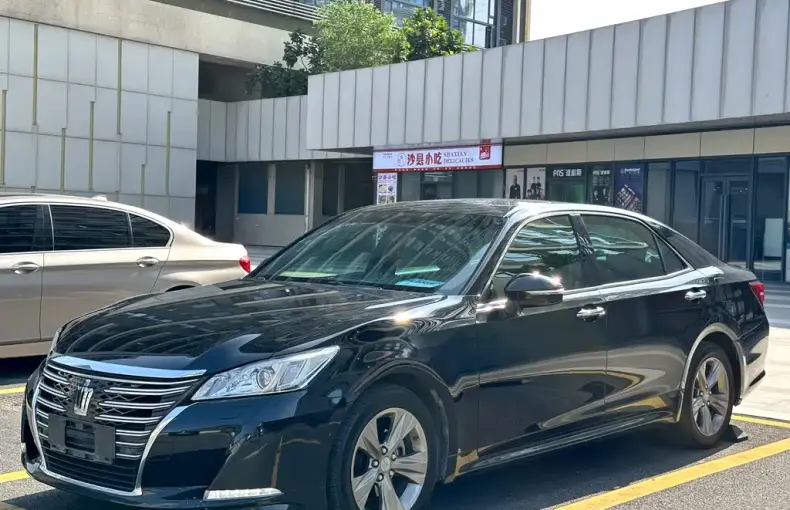 Toyota Crown 2016 из Китая