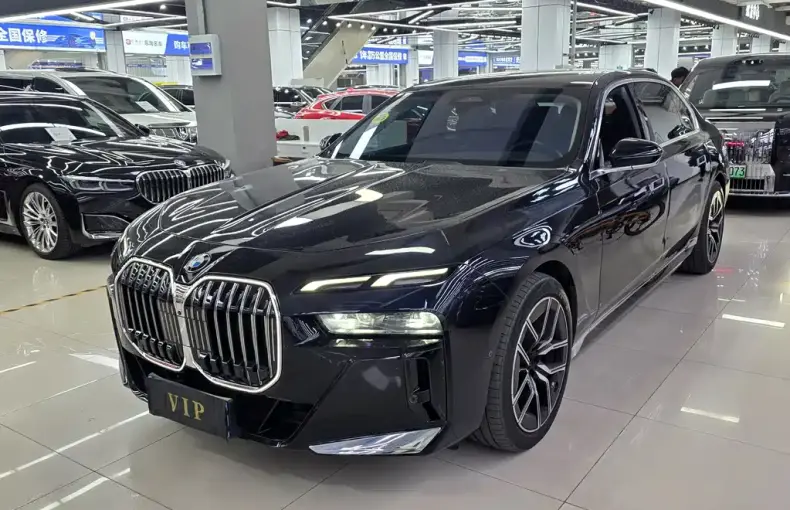 BMW 7 Series 2024 из Китая