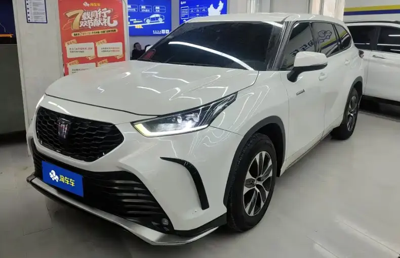 Toyota Crown Kluger 2022 из Китая