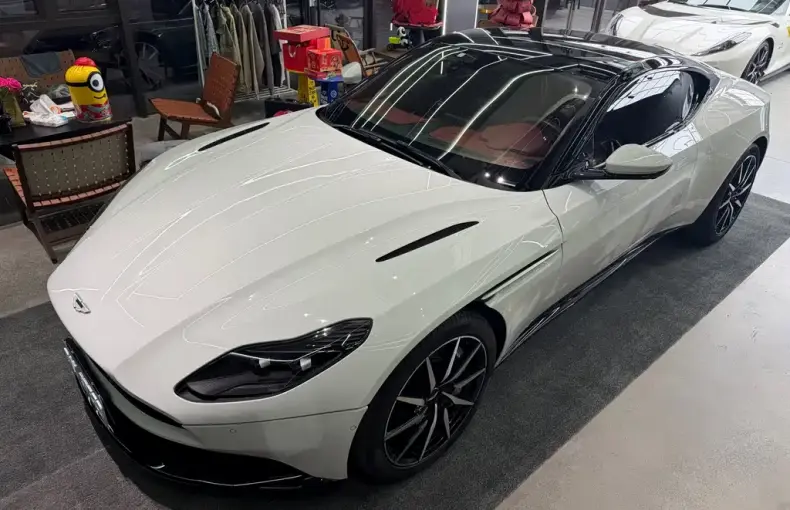 Aston Martin DB11 2018 из Китая