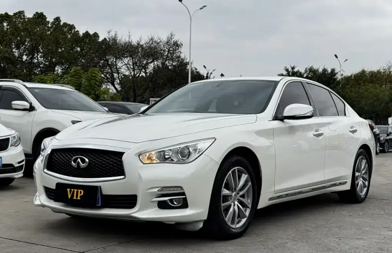 Infiniti Q50L 2016 из Китая