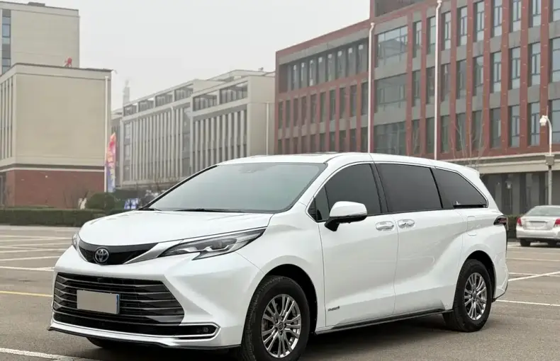 Toyota Sienna 2023 из Китая