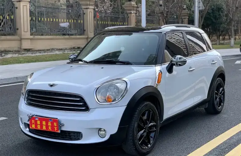 MINI Mini Countryman 2012 из Китая