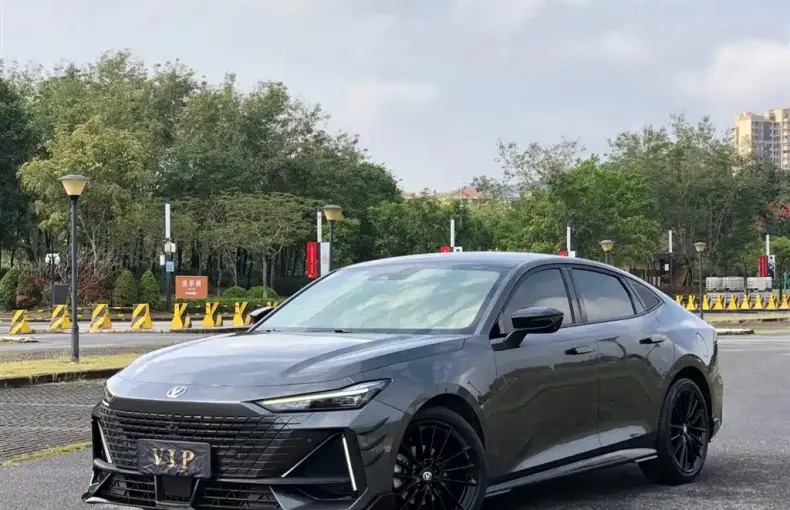 Changan UNI-V 2024 из Китая