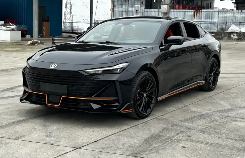 Changan UNI-V 2023 из Китая