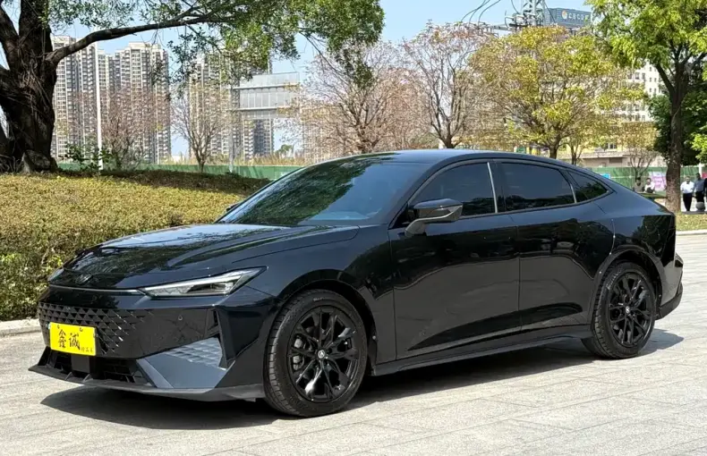 Changan UNI-V 2024 из Китая