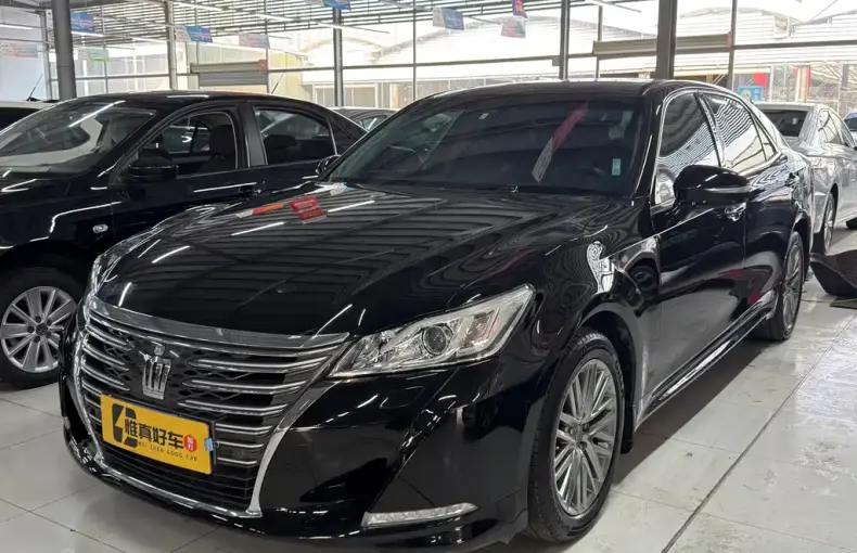 Toyota Crown 2017 из Китая