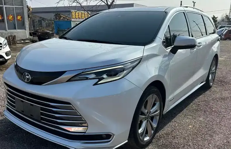 Toyota Sienna 2023 из Китая