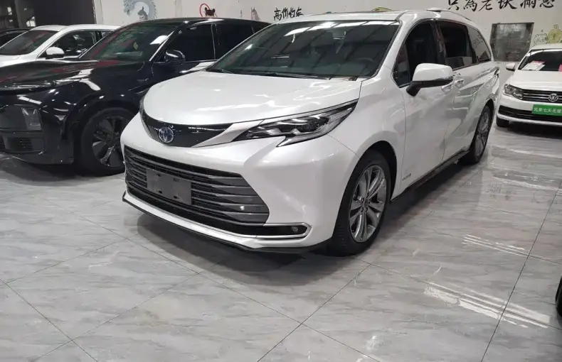 Toyota Sienna 2023 из Китая
