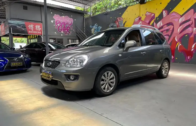 Kia Carens 2010 из Китая