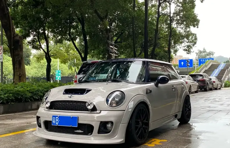 MINI Mini 2010 из Китая
