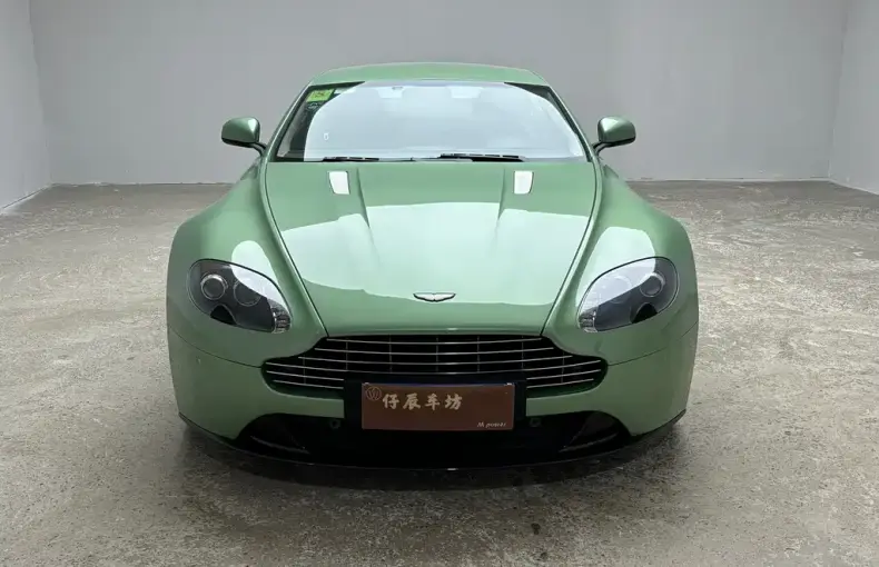 Aston Martin V8 Vantage 2014 из Китая