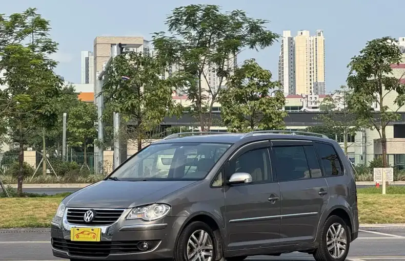 Volkswagen Touran 2010 из Китая