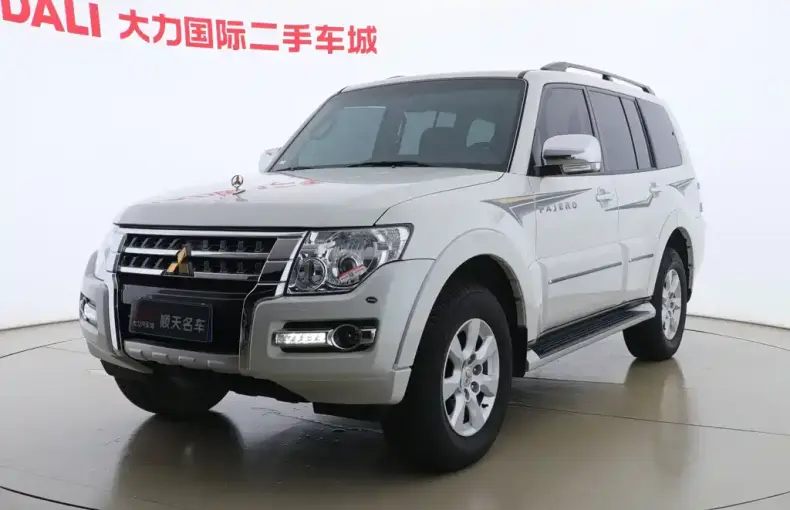 Mitsubishi Pajero (Import) 2024 из Китая