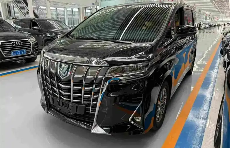 Toyota Alphard 2022 из Китая